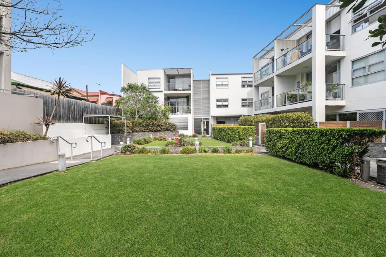 Urban Oasis In Waterloo With Private Balcony Sydney